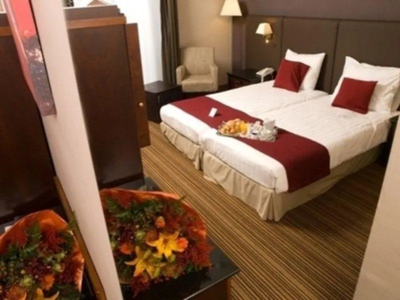Nh Brussels Carrefour De L'Europe Hotel 4*,